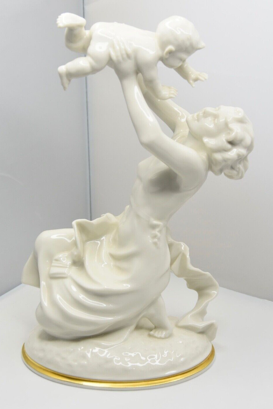 HUTSCHENREUTHER Figurine "MOTHER'S DARLING" Baby Blanc De Chine Sculpture